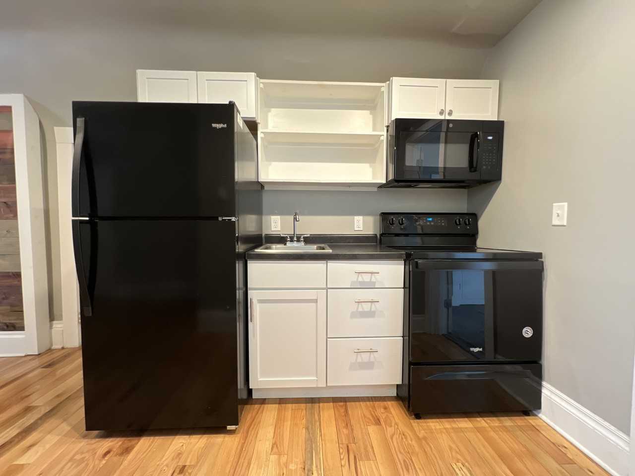 721 Bluff St #4 - Photo 4 of 12