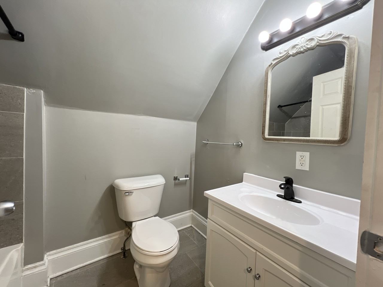 721 Bluff St #4 - Photo 7 of 12