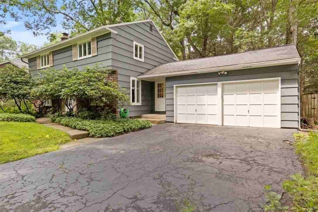 485 Oakridge Dr - Photo 2 of 40