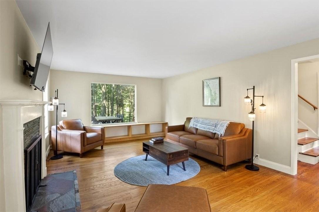 485 Oakridge Dr - Photo 6 of 40