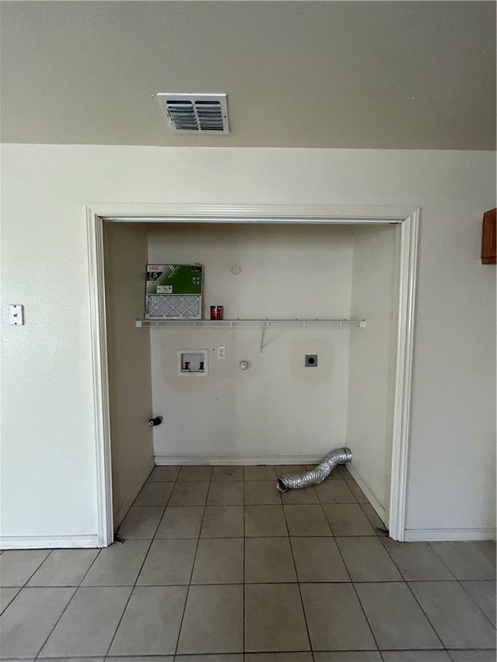 1401 Dewitt St - Photo 4 of 11