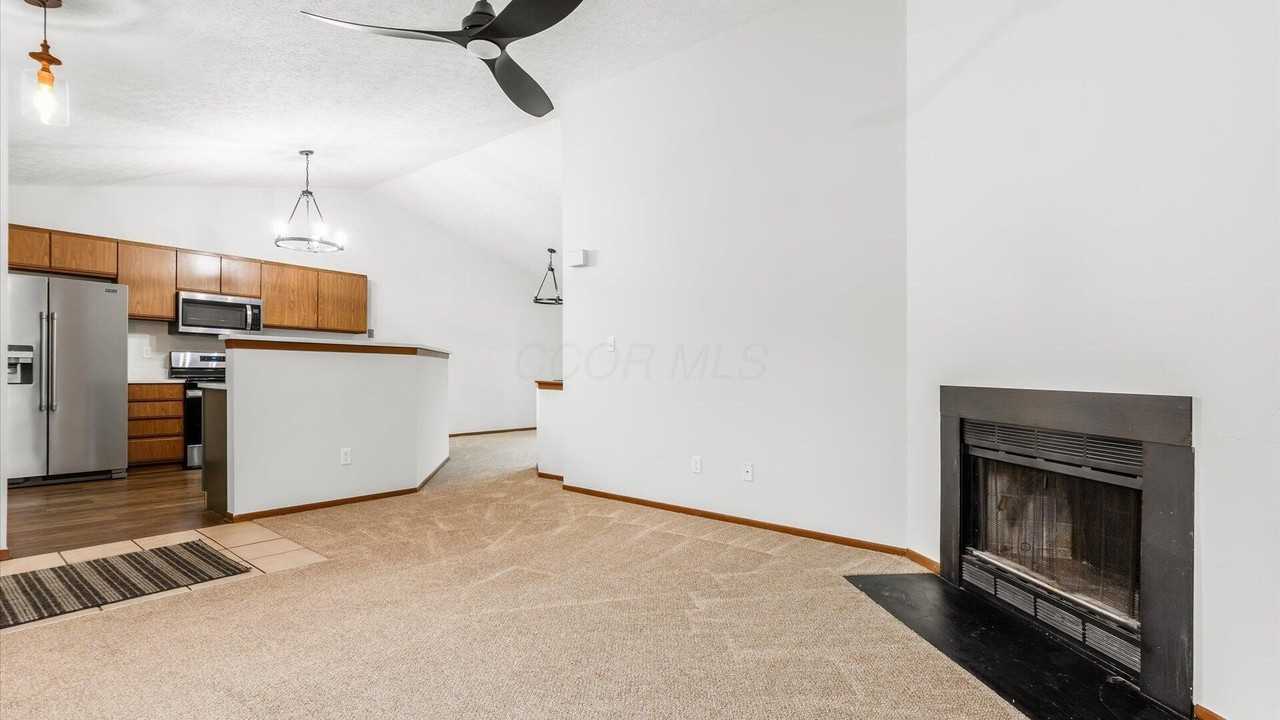 824 Crofton Pl - Photo 3 of 21