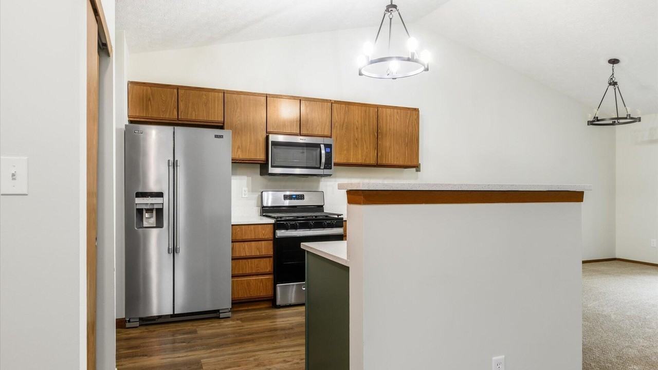 824 Crofton Pl - Photo 4 of 21