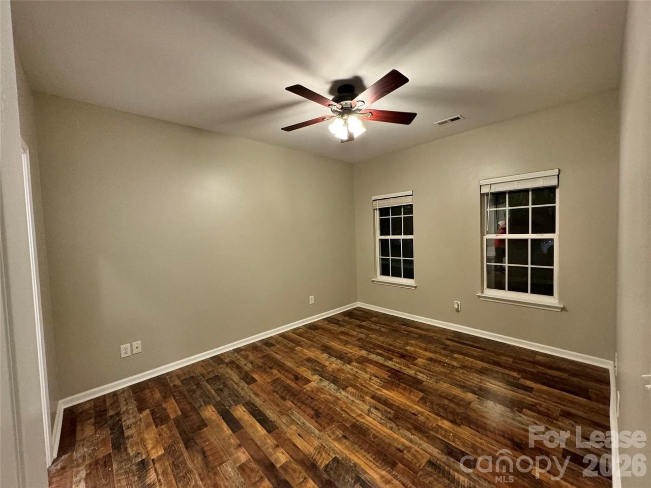 8734 Arrowhead Place Ln - Photo 4 of 21