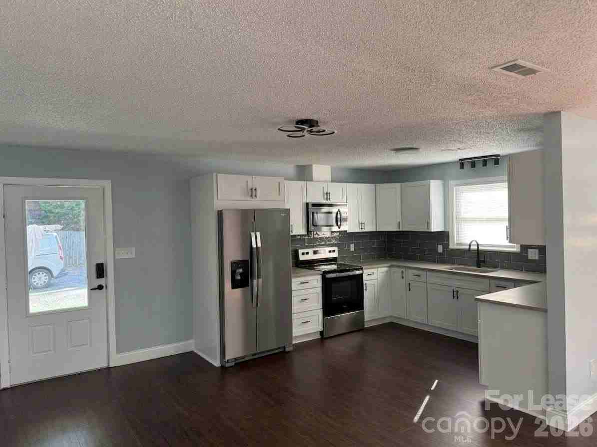 4488 Giles Ave - Photo 3 of 15