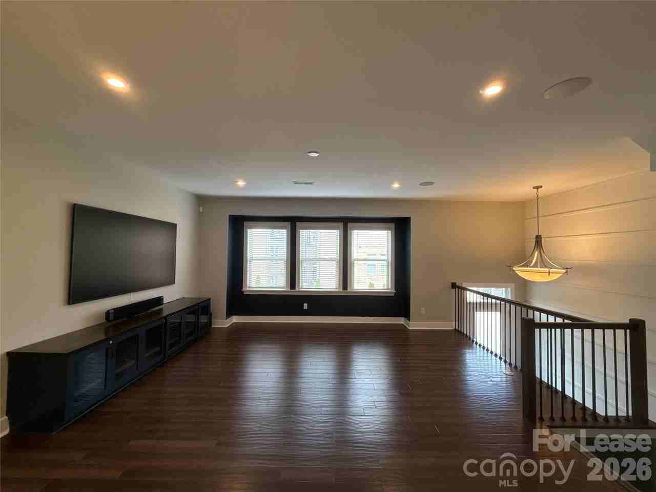 17023 Soho Dr - Photo 5 of 48