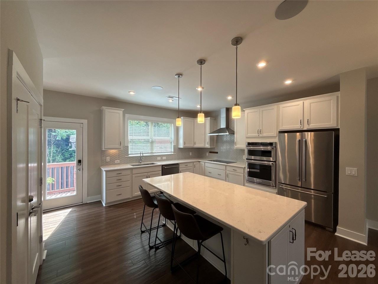 17023 Soho Dr - Photo 7 of 48