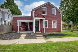 featured image of 10 Marion Pl