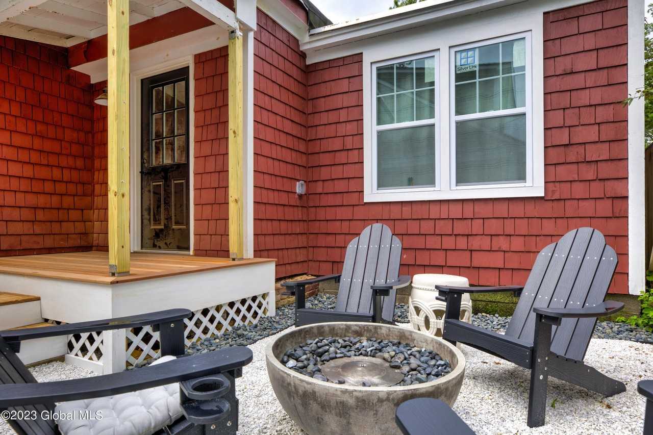 10 Marion Pl - Photo 4 of 23