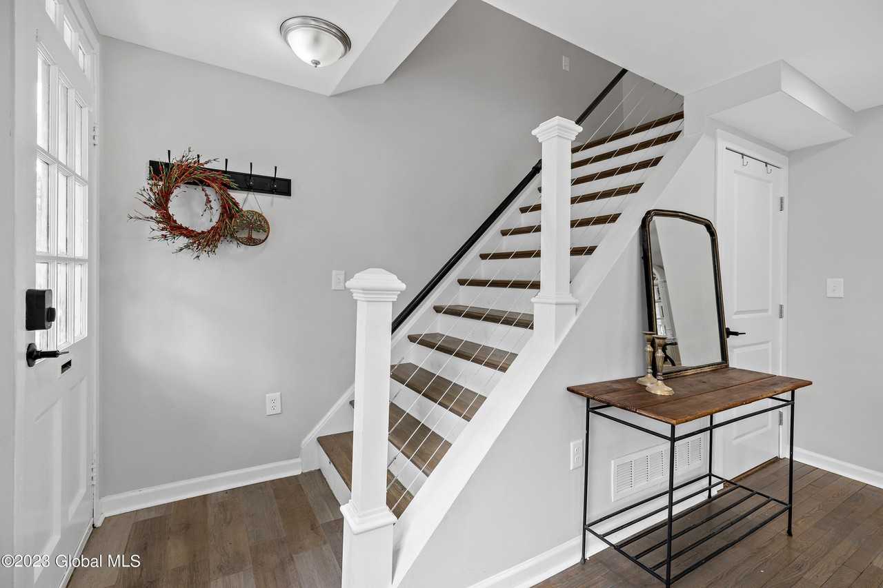 10 Marion Pl - Photo 5 of 23