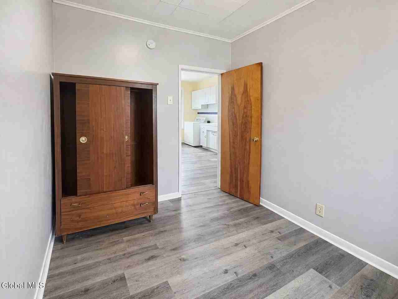 300 Division St Unit 2 - Photo 5 of 13