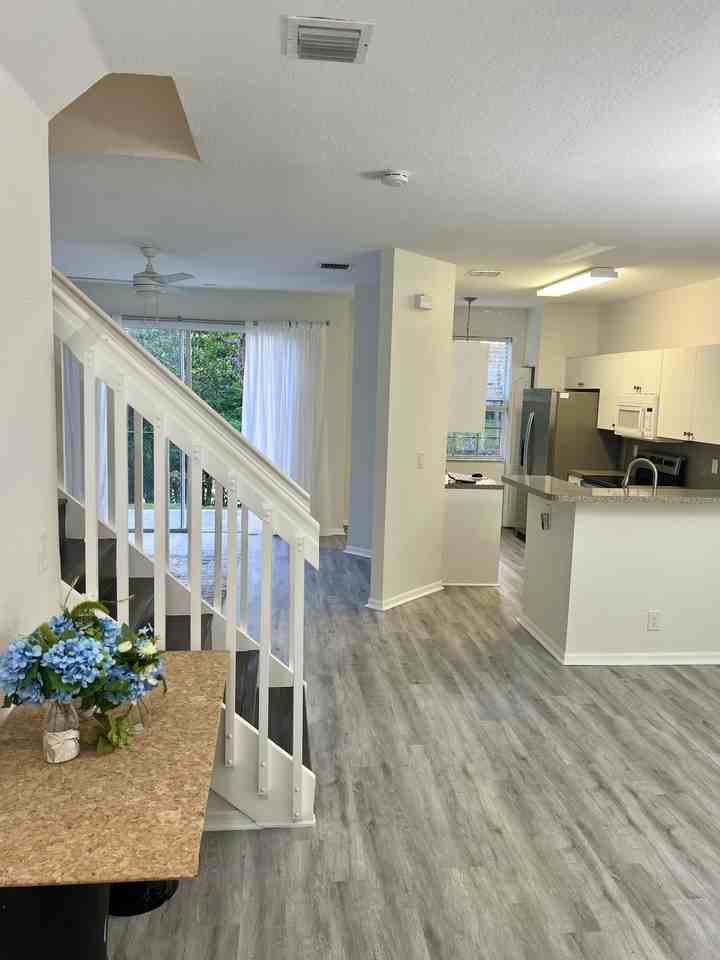 3951 Nw 92nd Ave - Photo 6 of 19