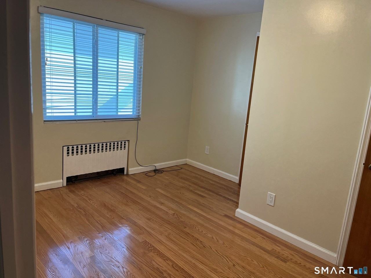 195 Valley St - Photo 6 of 8