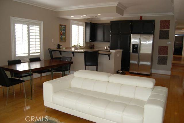 223 20th St - Photo 3 of 8