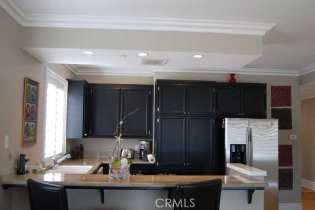 223 20th St - Photo 4 of 8