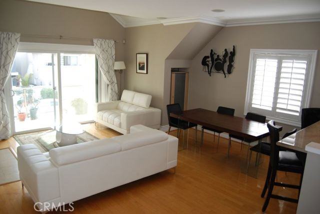 223 20th St - Photo 7 of 8