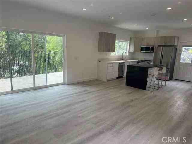 22823 Crespi St - Photo 3 of 8