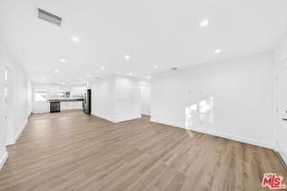 17623 Burbank Blvd - Photo 7 of 8