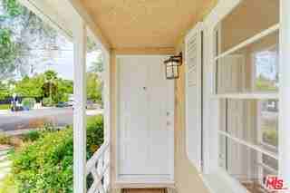 4950 Newcastle Ave - Photo 4 of 8