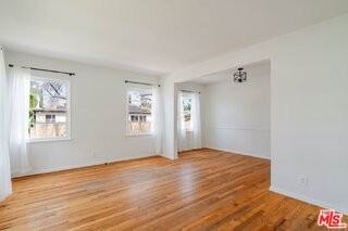 4950 Newcastle Ave - Photo 5 of 8