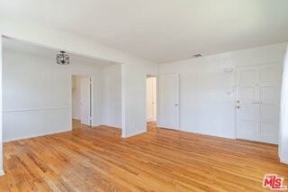 4950 Newcastle Ave - Photo 6 of 8