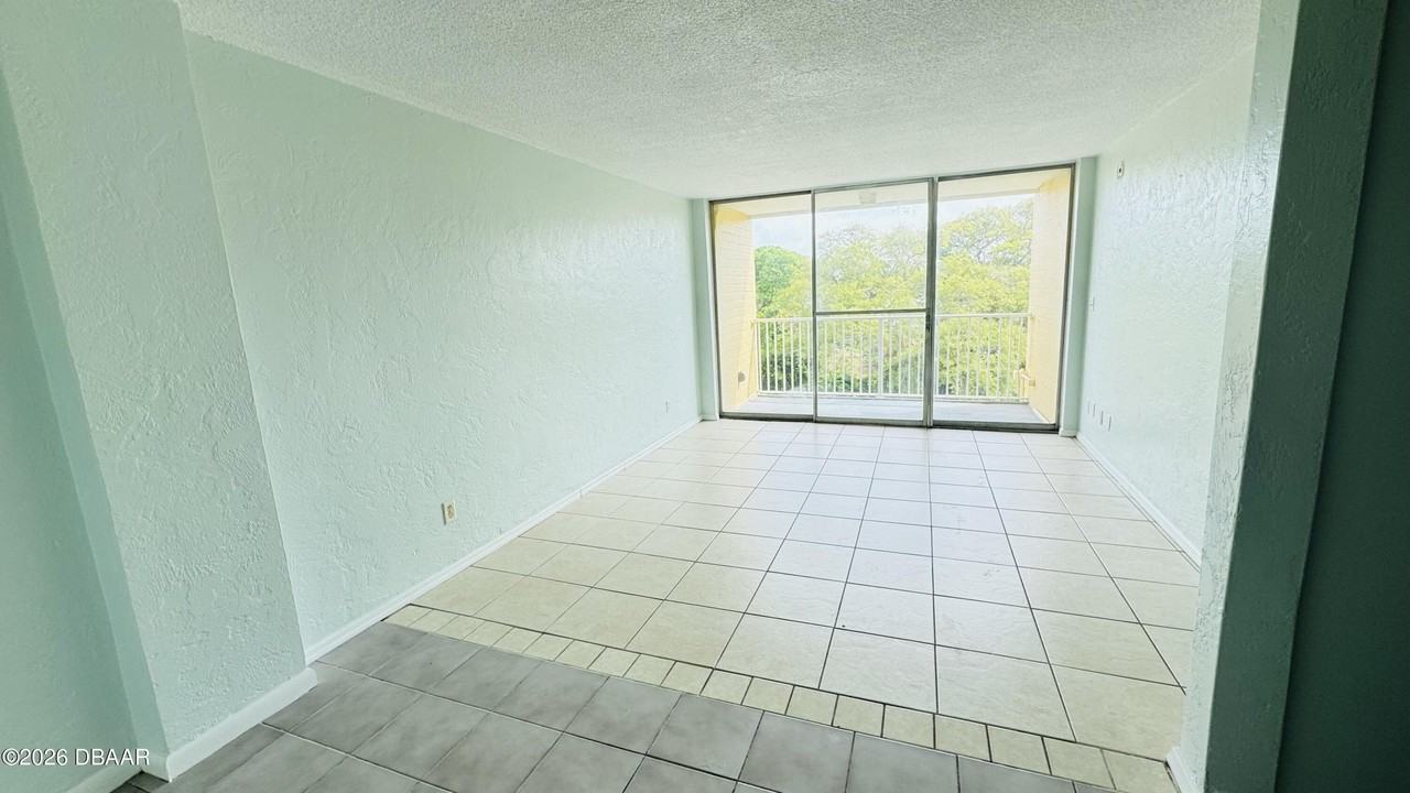 732 N Halifax Ave #405 - Photo 6 of 19