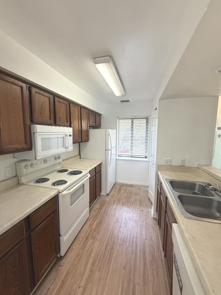 232 Riverbend Dr #1 - Photo 2 of 12