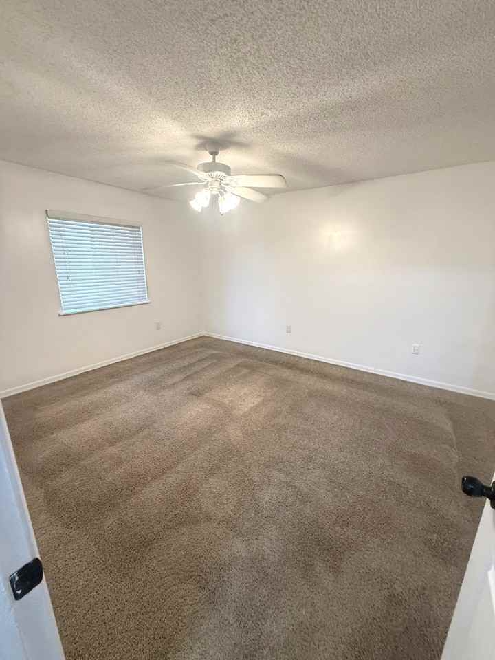 232 Riverbend Dr #1 - Photo 5 of 12