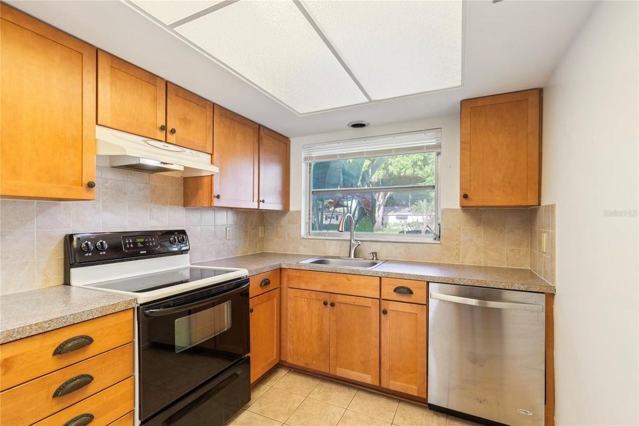 1248 Lazy Lake Rd W - Photo 2 of 19