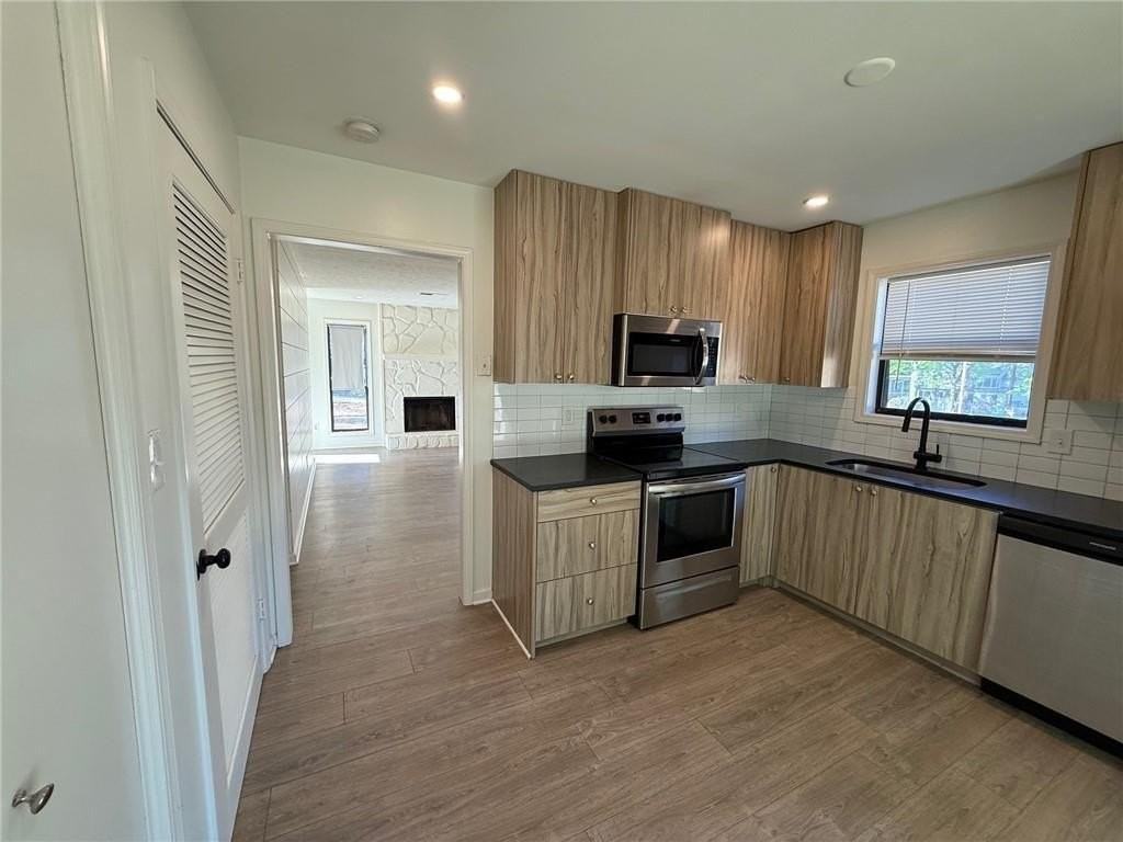 1601 Walker St Se #A - Photo 4 of 15