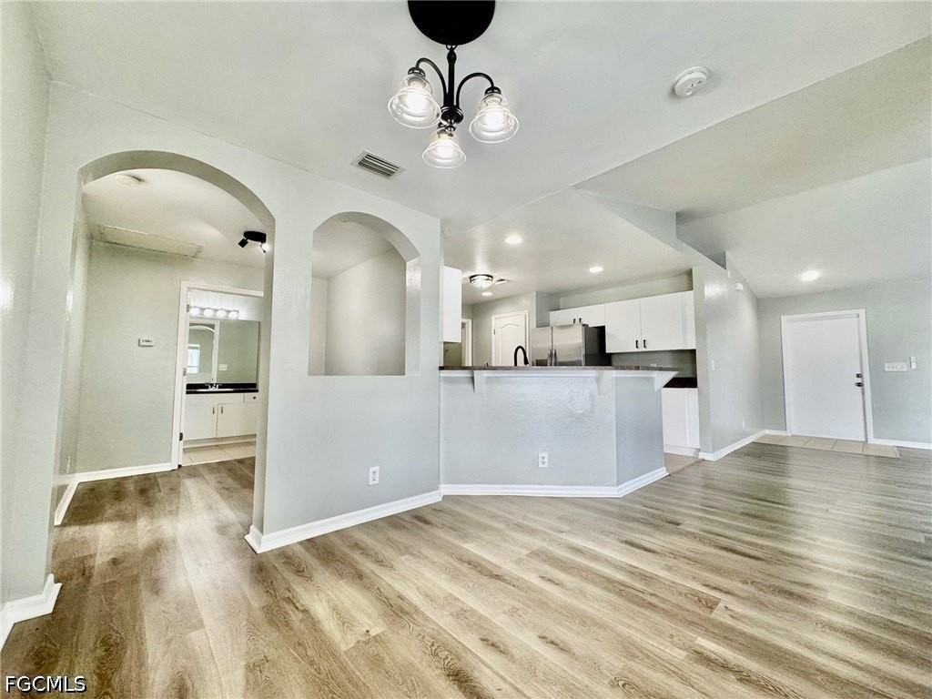 714 Knox Ave S - Photo 2 of 34