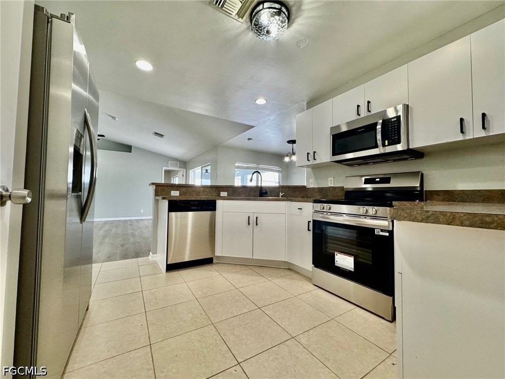 714 Knox Ave S - Photo 3 of 34