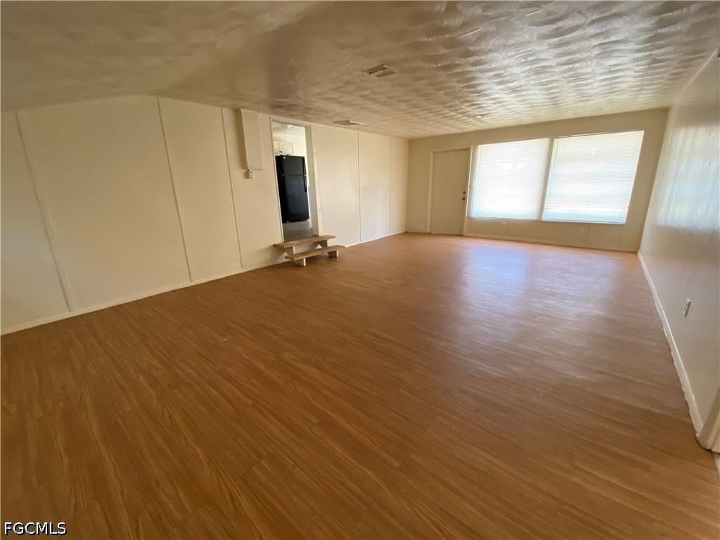 7656 Hart Dr - Photo 3 of 24