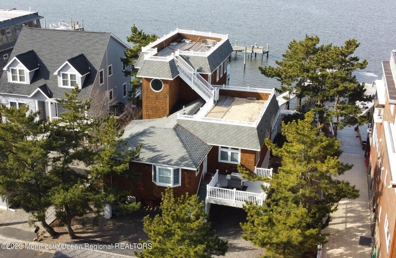 484 Ocean Ave - Photo 2 of 39