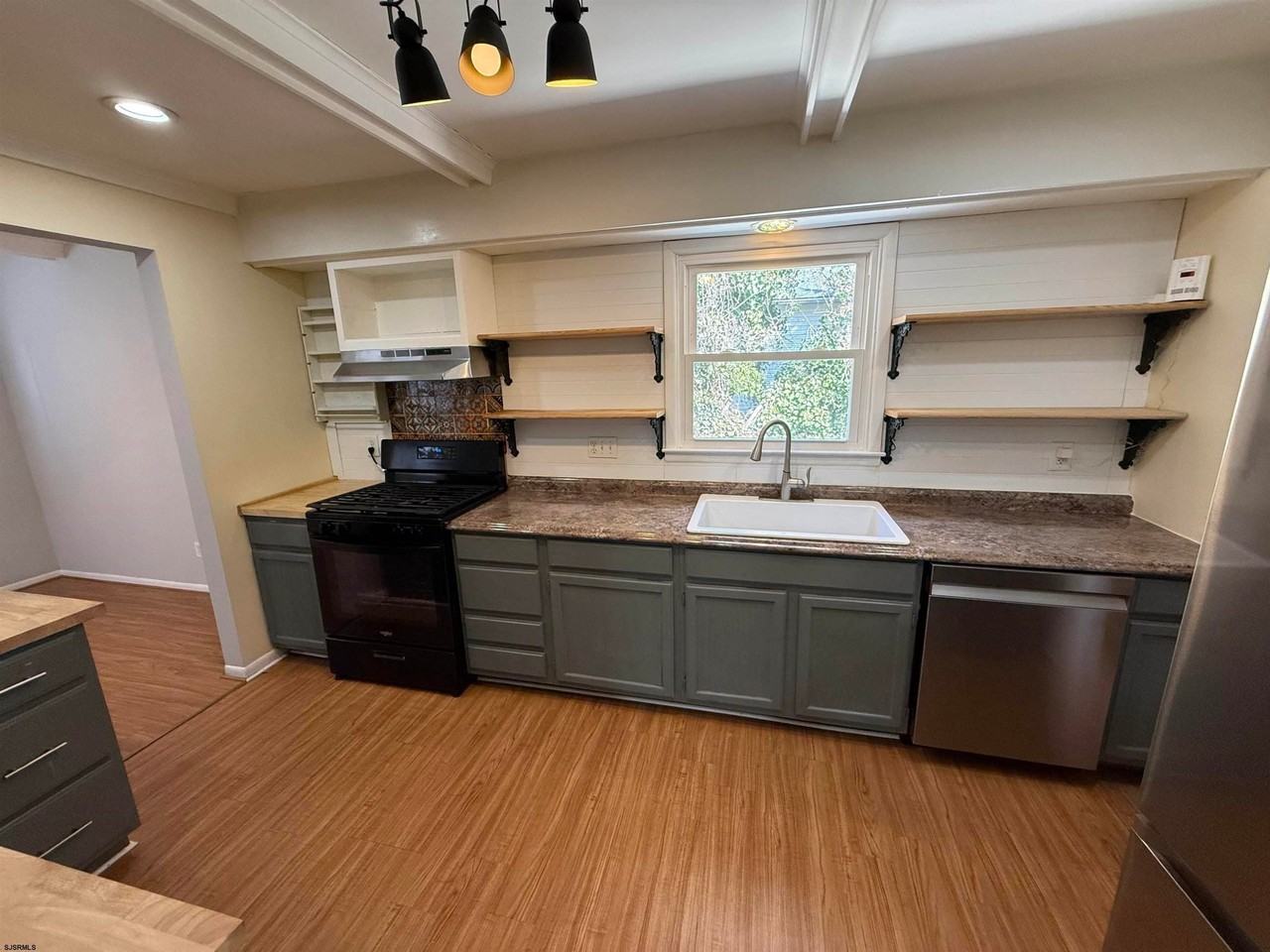 230 Bethel Rd - Photo 4 of 30