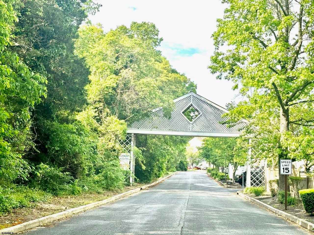 27 Oyster Bay Rd #G - Photo 6 of 31