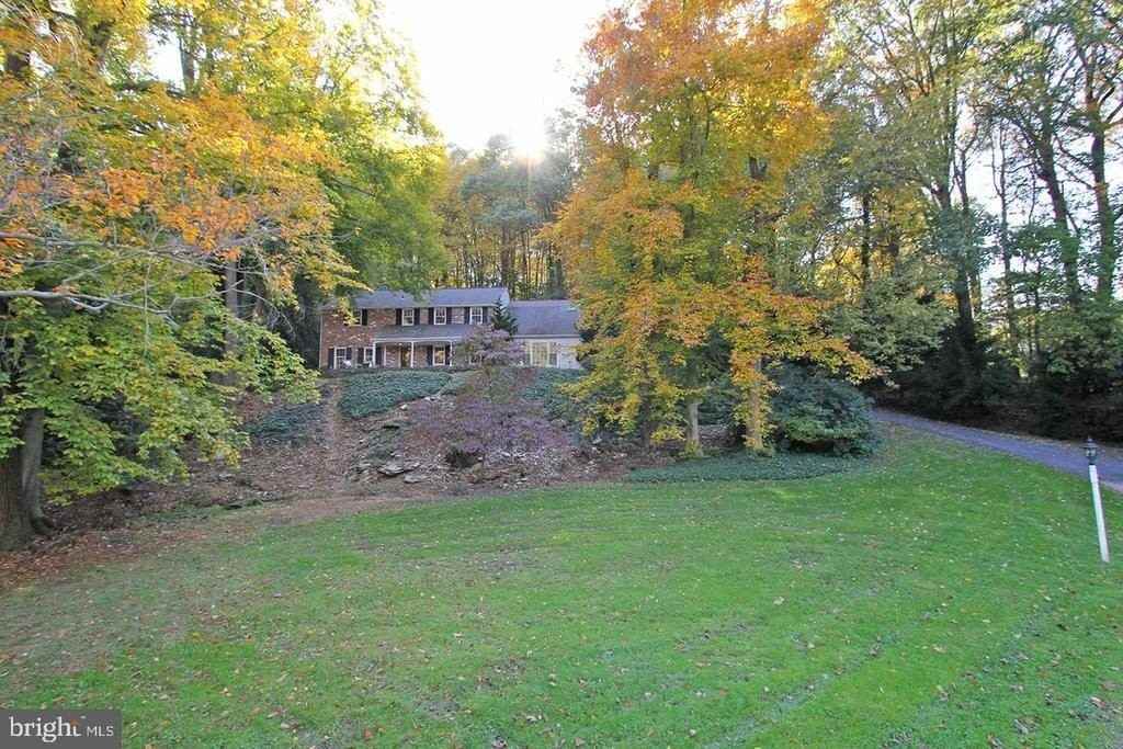 594 Contention Ln - Photo 2 of 15