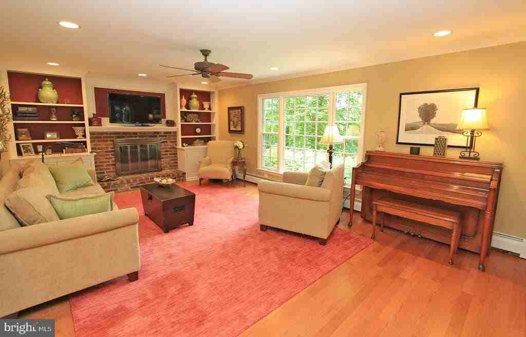 594 Contention Ln - Photo 6 of 15