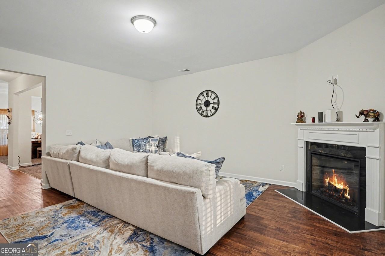 1241 England Ter - Photo 4 of 20