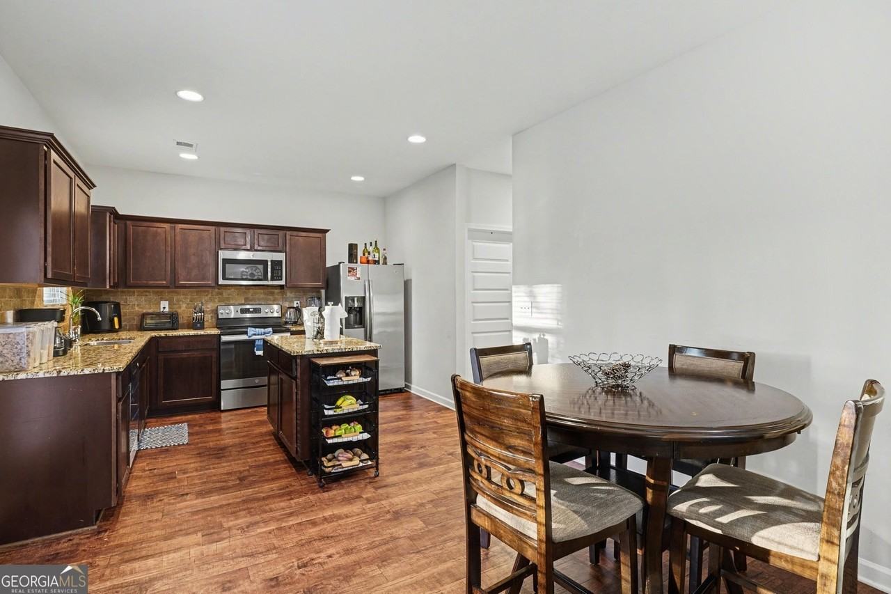 1241 England Ter - Photo 6 of 20