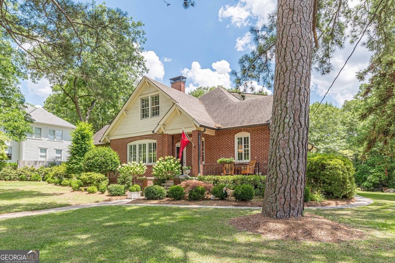 1878A Cambridge Ave - Photo 4 of 50