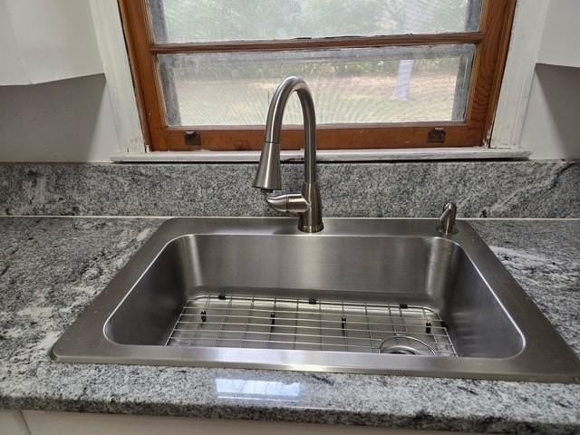 704 Raines Dr - Photo 7 of 14