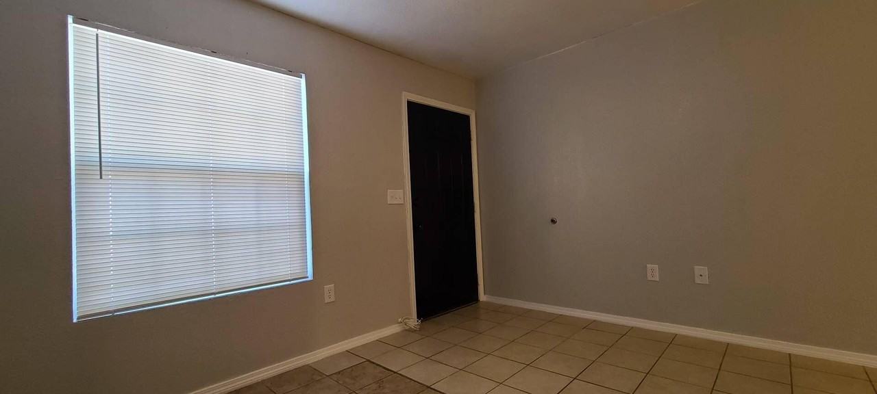 3601 Keltner Ave Apt D - Photo 2 of 13