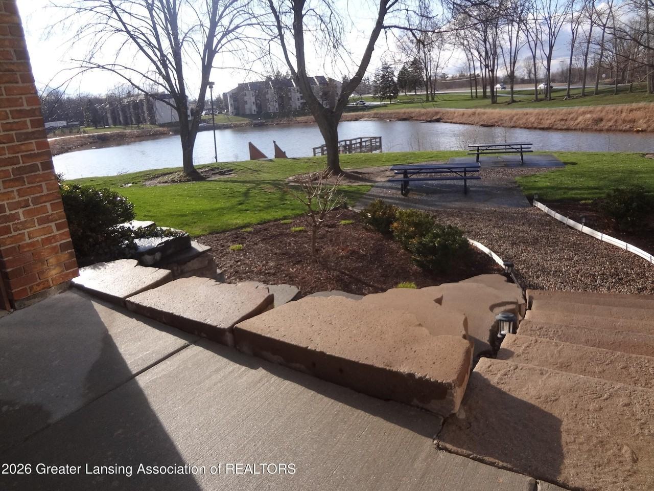 1457 E Pond Dr - Photo 3 of 18
