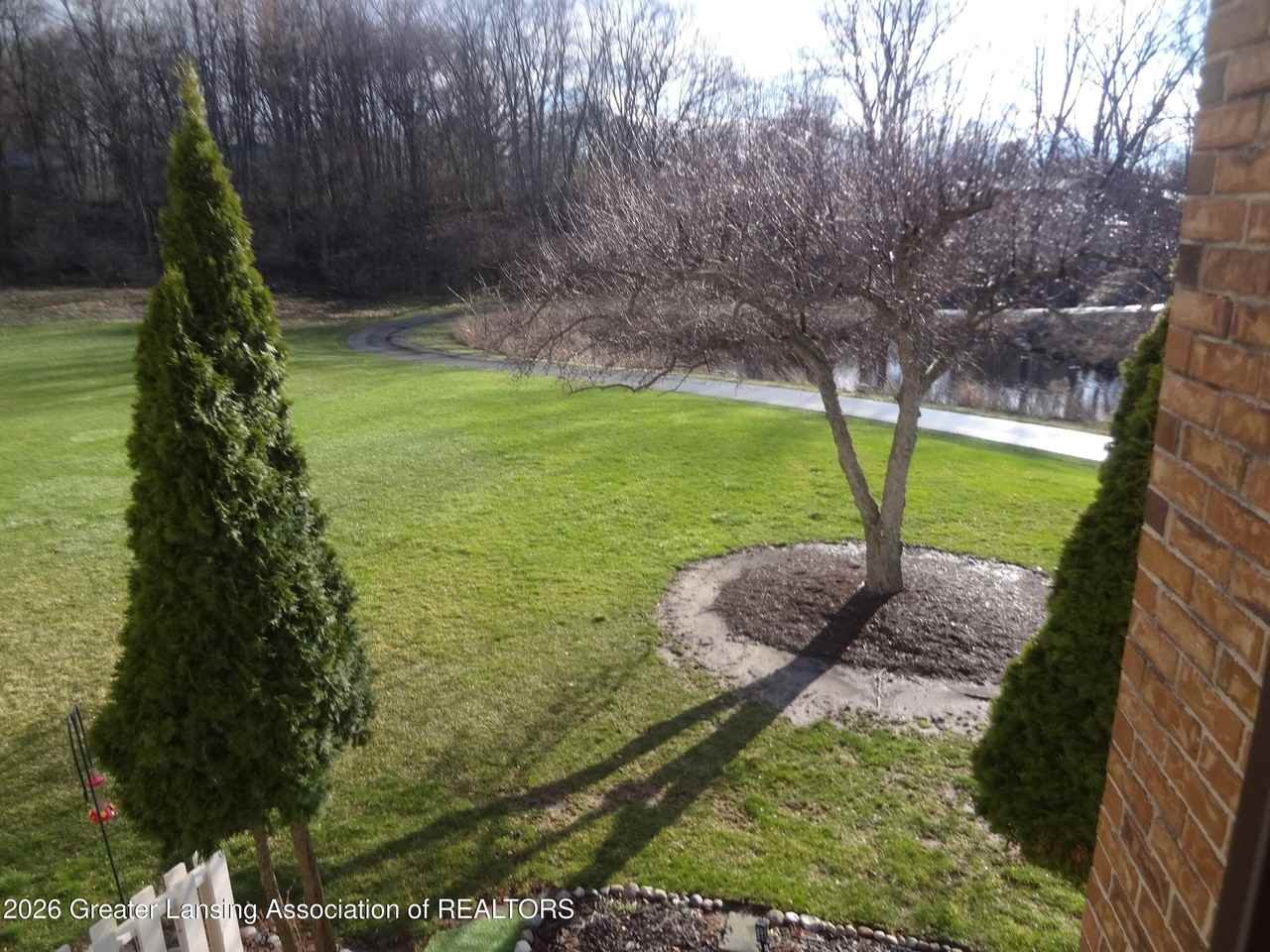 1457 E Pond Dr - Photo 5 of 18