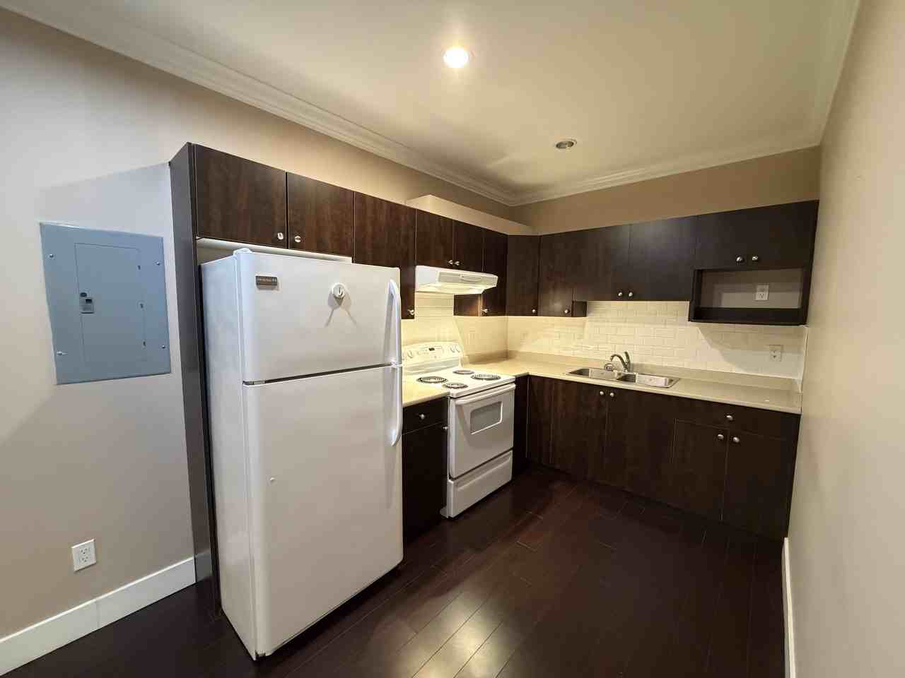 16052 27A Avenue - Photo 3 of 9