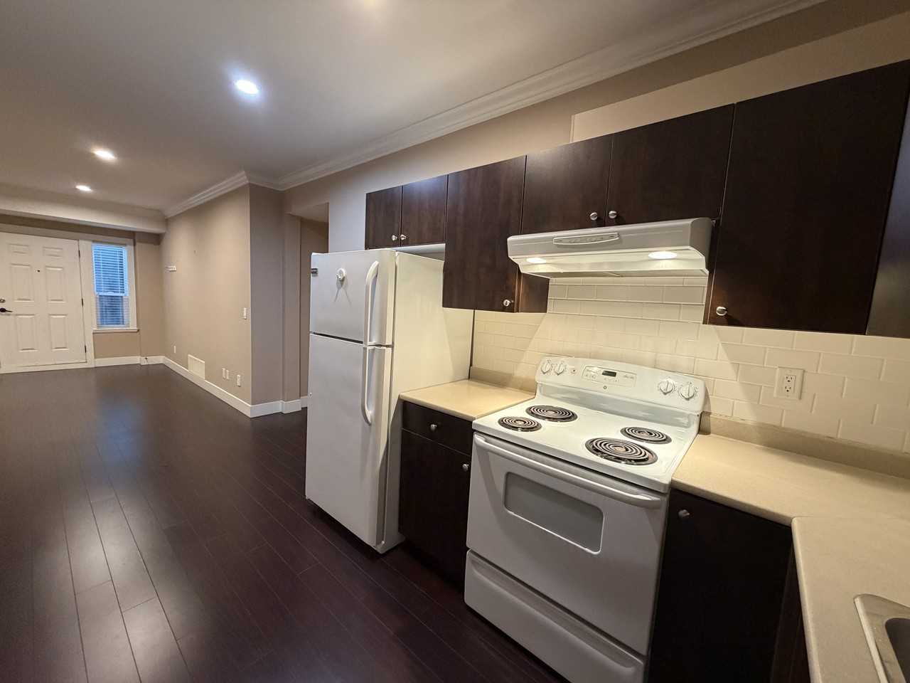 16052 27A Avenue - Photo 4 of 9