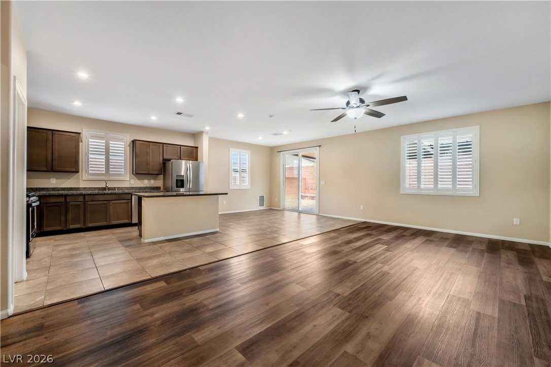 3728 W Colton Ave - Photo 7 of 43