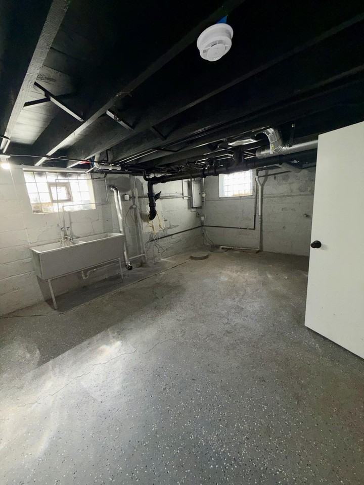 1122 Highland St - Photo 2 of 14