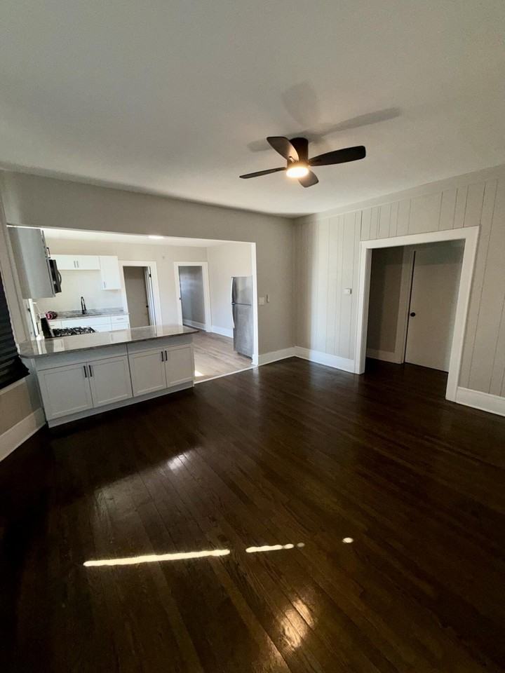 1122 Highland St - Photo 5 of 14